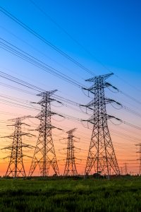 Can electricity travel through water?